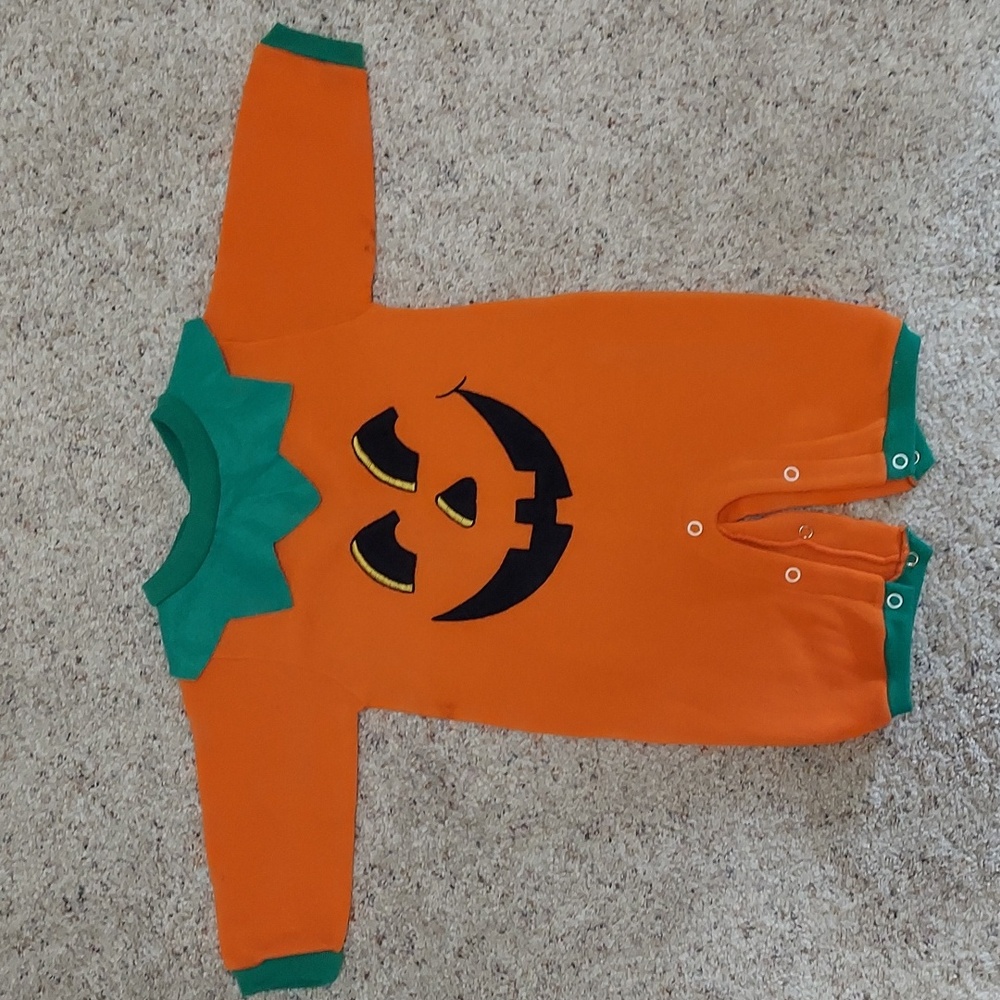 Peek A Boo Baby's pumpkin Halloween costume, size 6/9 months.